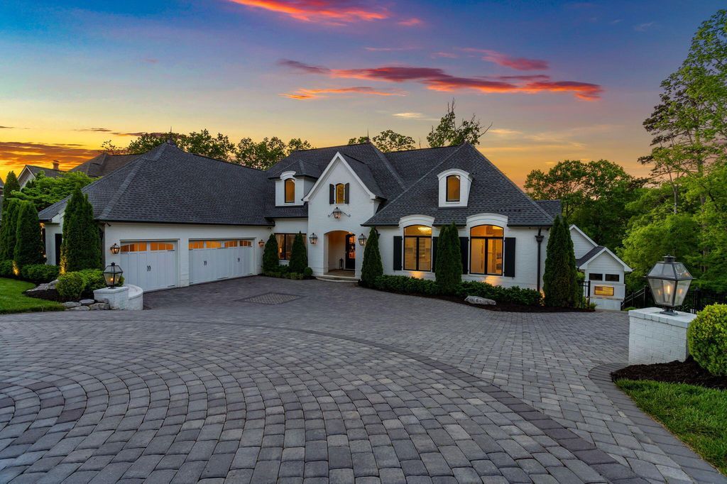 Luxury Redefined Exquisite One of a Kind Residence in Tennessee Offered at 3.45 Million 1