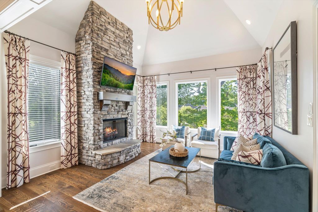 Luxury Redefined Exquisite One of a Kind Residence in Tennessee Offered at 3.45 Million 13