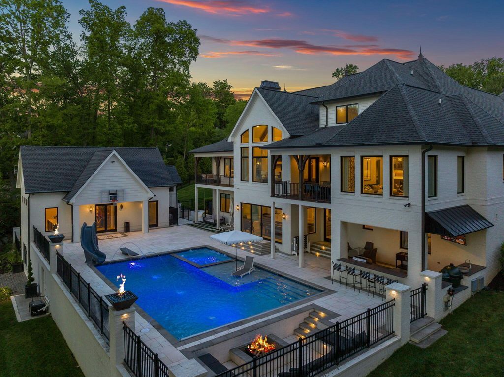 Luxury Redefined Exquisite One of a Kind Residence in Tennessee Offered at 3.45 Million 2