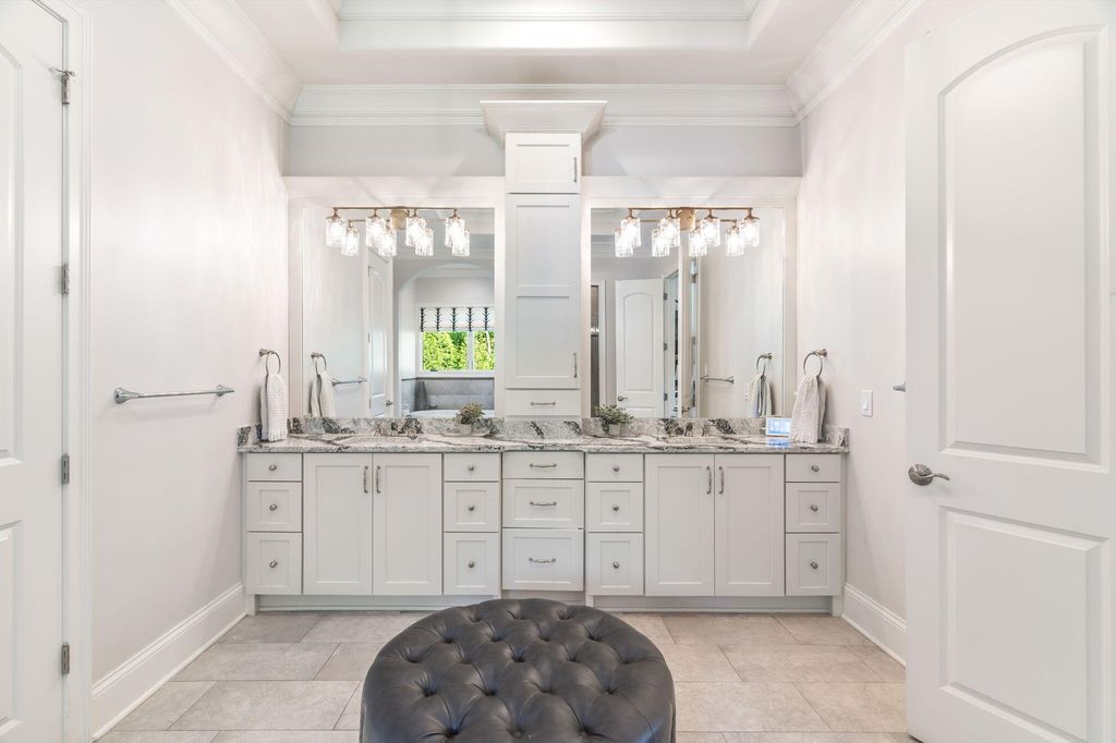 Luxury Redefined Exquisite One of a Kind Residence in Tennessee Offered at 3.45 Million 22