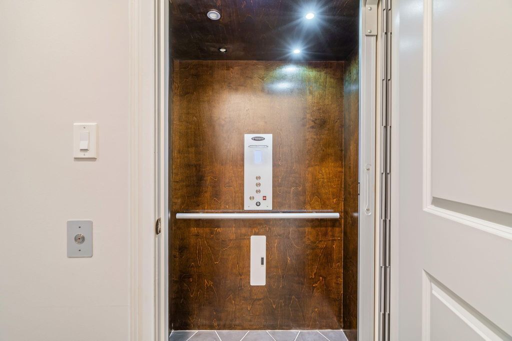 Luxury Redefined Exquisite One of a Kind Residence in Tennessee Offered at 3.45 Million 26