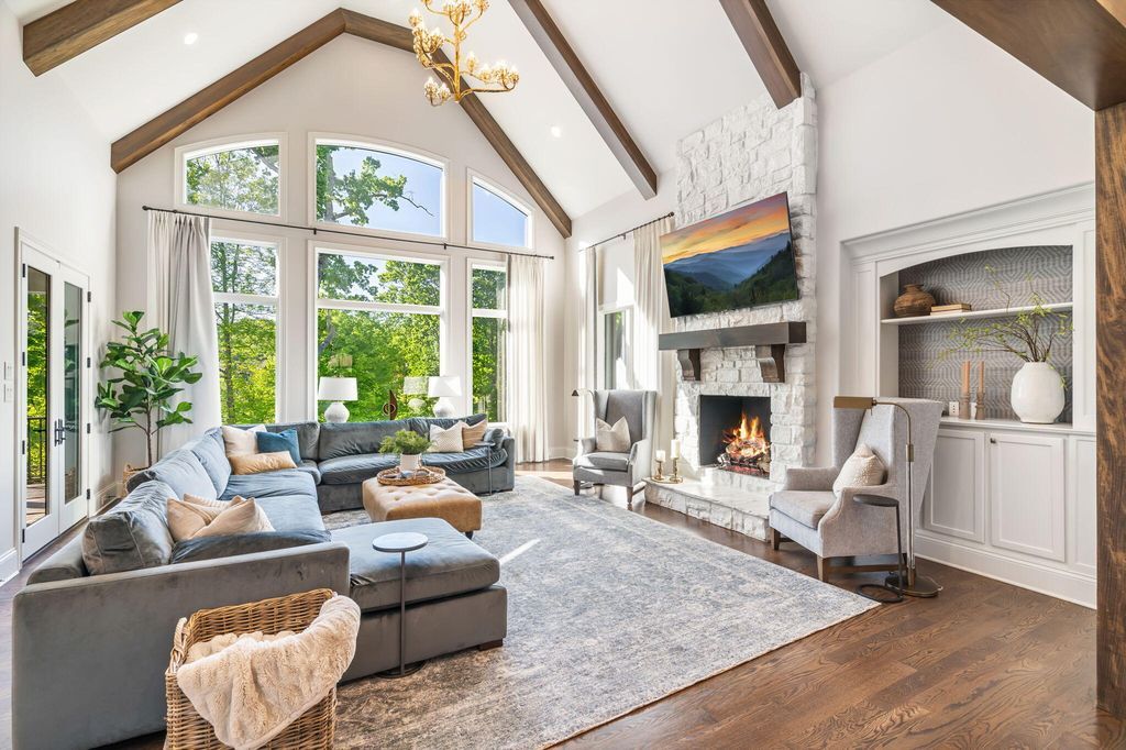 Luxury Redefined Exquisite One of a Kind Residence in Tennessee Offered at 3.45 Million 3