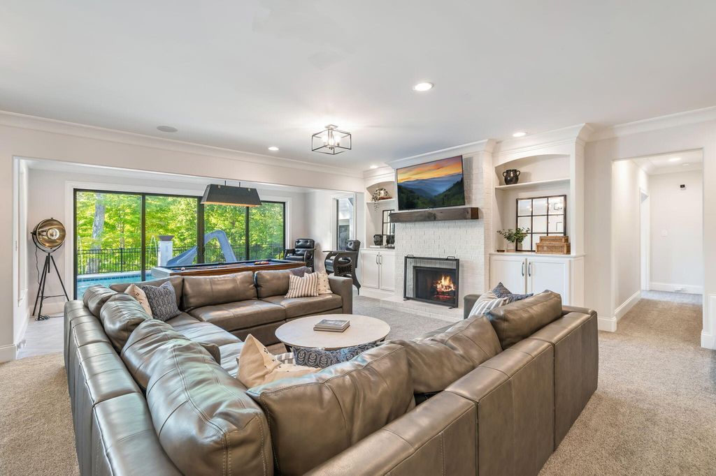 Luxury Redefined Exquisite One of a Kind Residence in Tennessee Offered at 3.45 Million 32