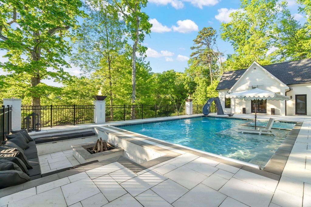 Luxury Redefined Exquisite One of a Kind Residence in Tennessee Offered at 3.45 Million 43