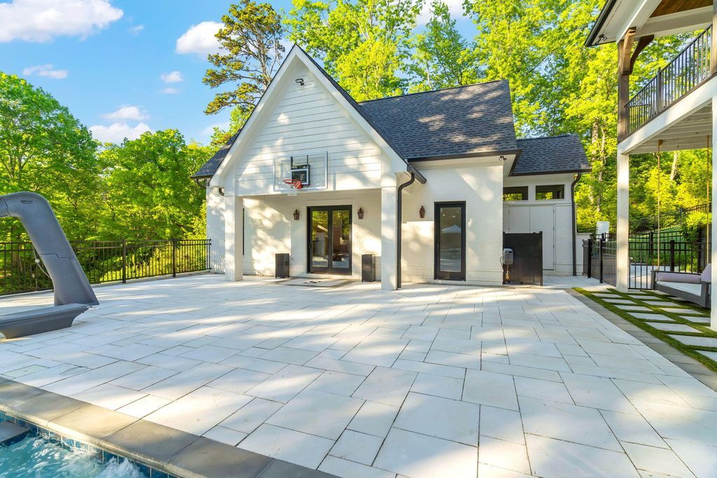Luxury Redefined Exquisite One of a Kind Residence in Tennessee Offered at 3.45 Million 46