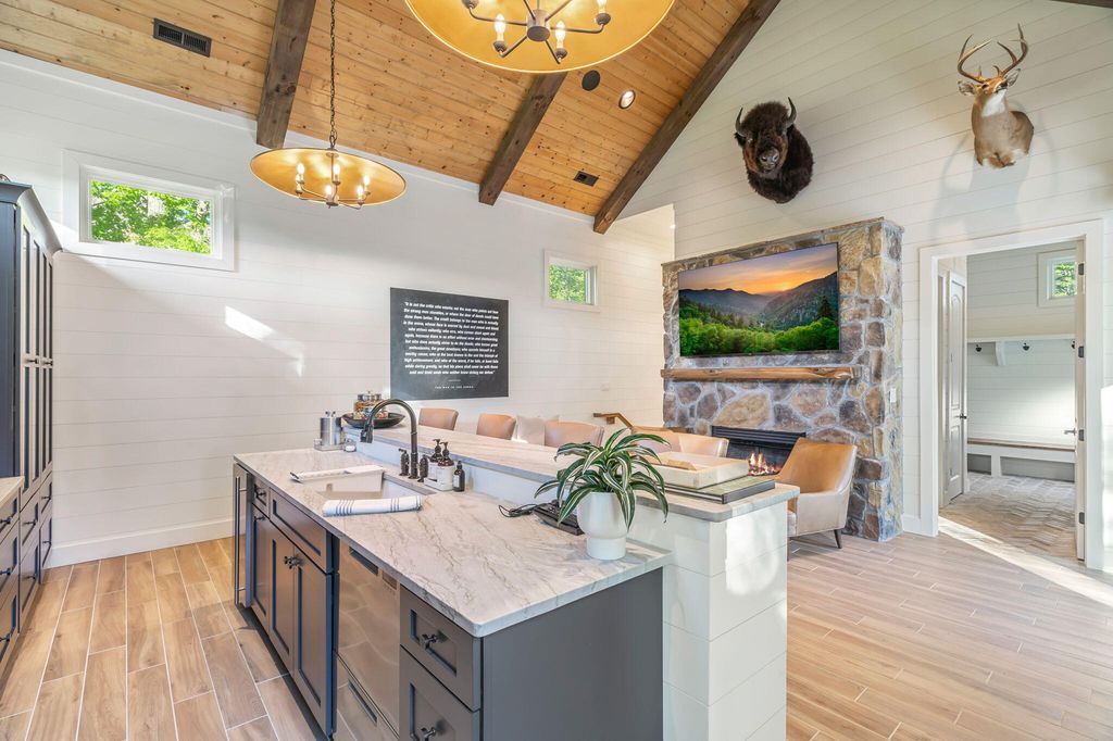 Luxury Redefined Exquisite One of a Kind Residence in Tennessee Offered at 3.45 Million 47
