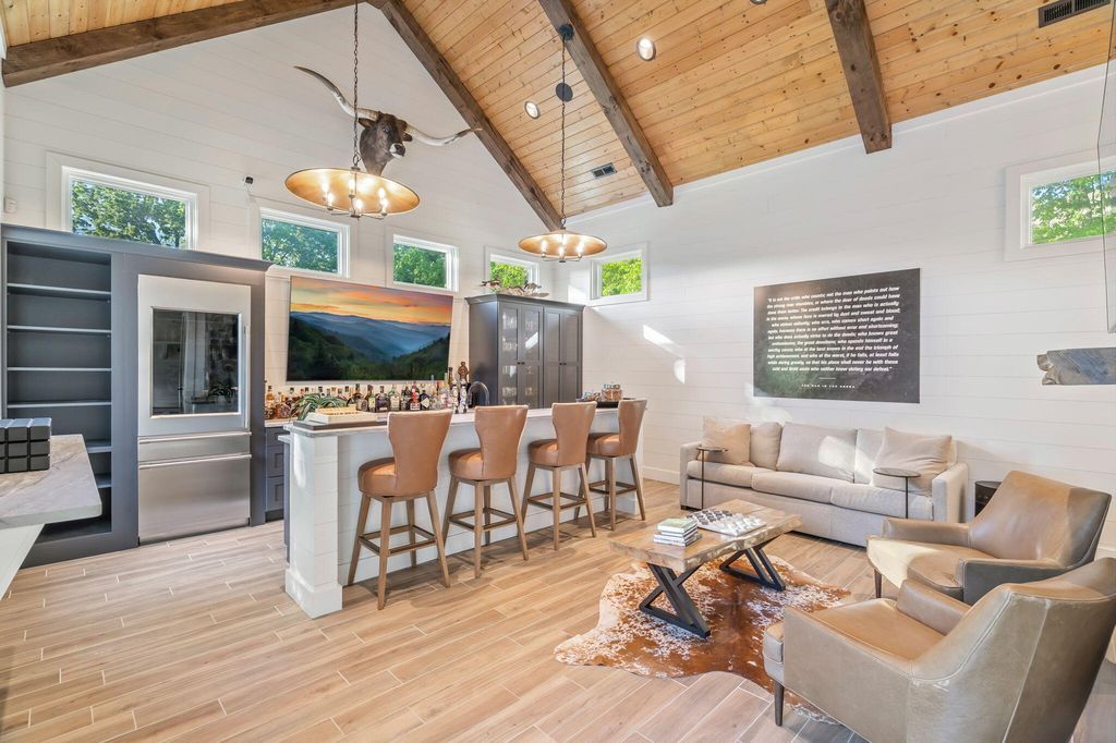 Luxury Redefined Exquisite One of a Kind Residence in Tennessee Offered at 3.45 Million 5