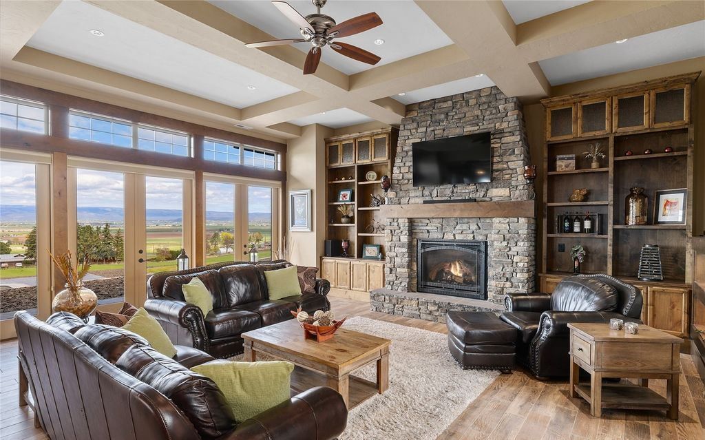 Mountain Retreat Unparalleled Views and Unmatched Luxury in Washington Offered at 3.25 Million 14