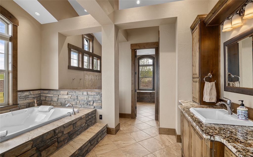 Mountain Retreat Unparalleled Views and Unmatched Luxury in Washington Offered at 3.25 Million 25