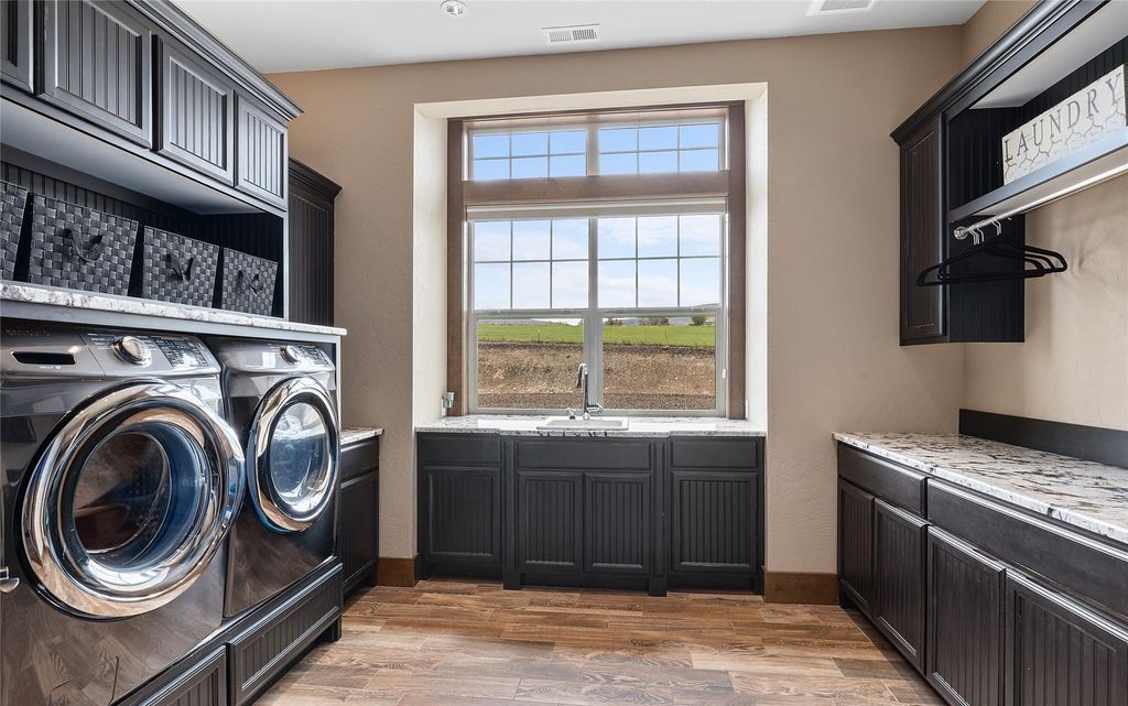 Mountain Retreat Unparalleled Views and Unmatched Luxury in Washington Offered at 3.25 Million 27
