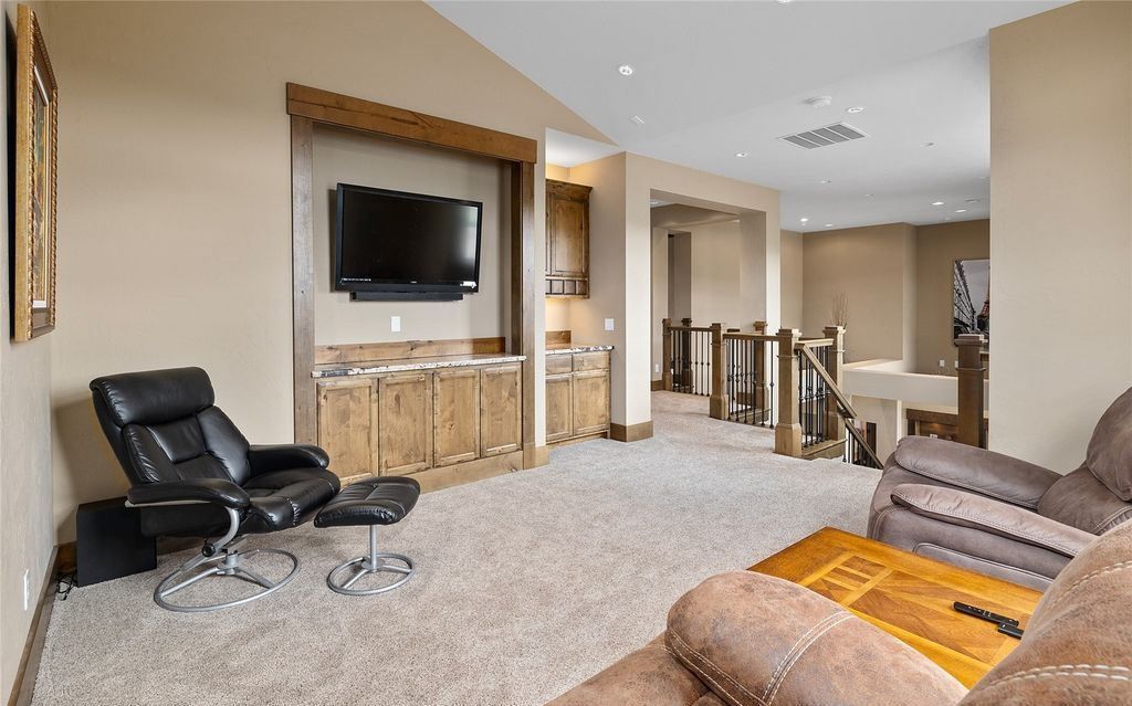 Mountain Retreat Unparalleled Views and Unmatched Luxury in Washington Offered at 3.25 Million 29