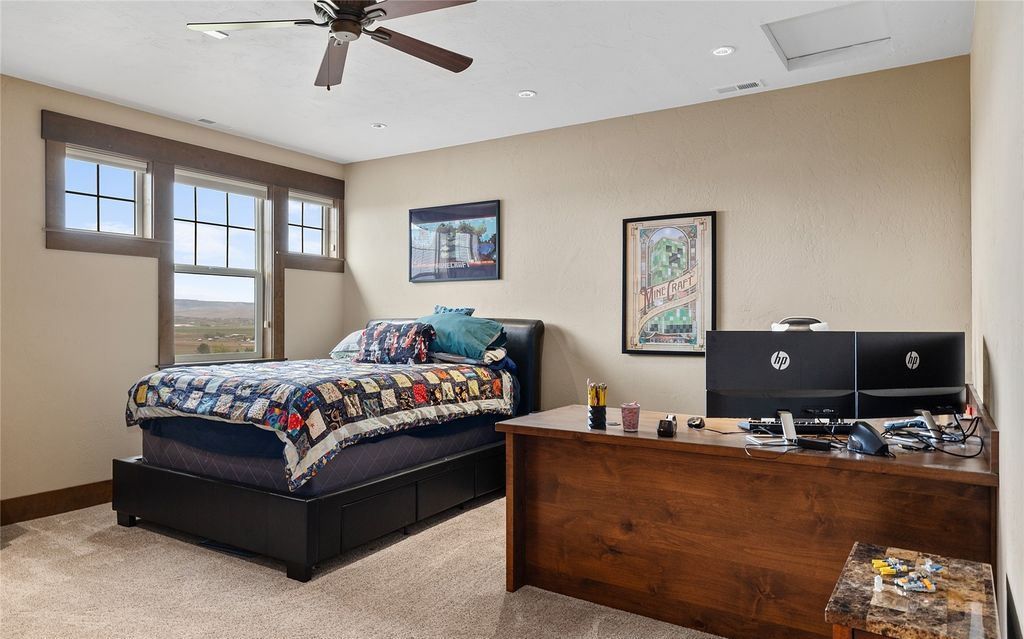 Mountain Retreat Unparalleled Views and Unmatched Luxury in Washington Offered at 3.25 Million 31
