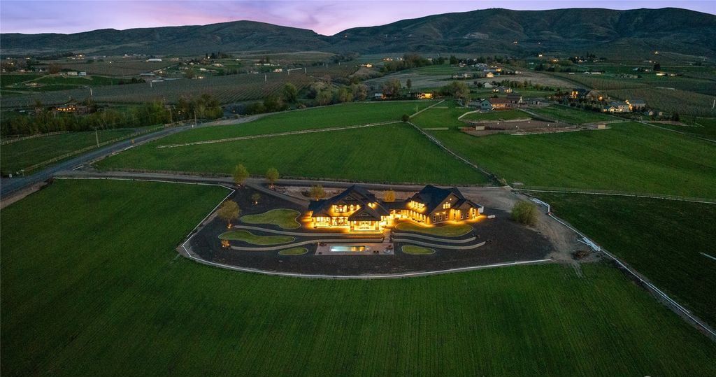 Mountain Retreat Unparalleled Views and Unmatched Luxury in Washington Offered at 3.25 Million 5