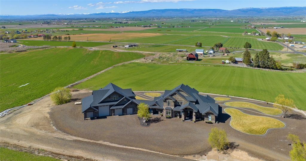 Mountain Retreat Unparalleled Views and Unmatched Luxury in Washington Offered at 3.25 Million 6