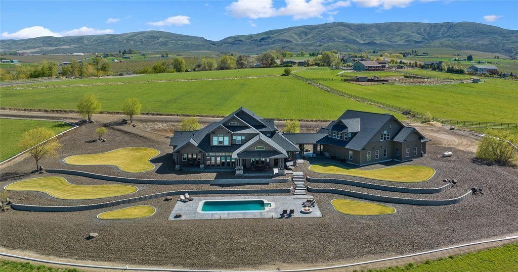 Mountain Retreat Unparalleled Views and Unmatched Luxury in Washington Offered at 3.25 Million 8