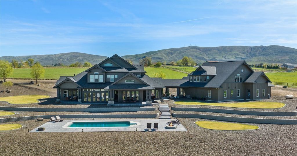Mountain Retreat Unparalleled Views and Unmatched Luxury in Washington Offered at 3.25 Million 9