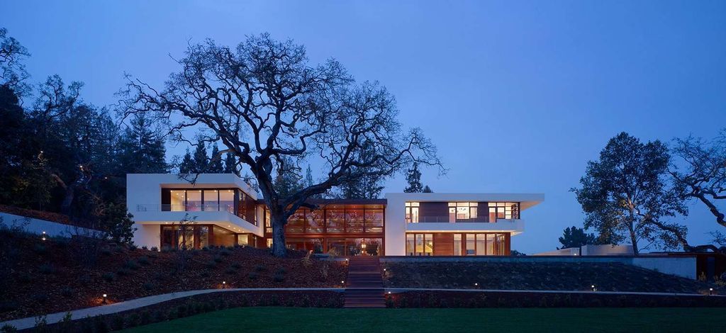 Oz Residence Features L-shape by SWATT + PARTNERS