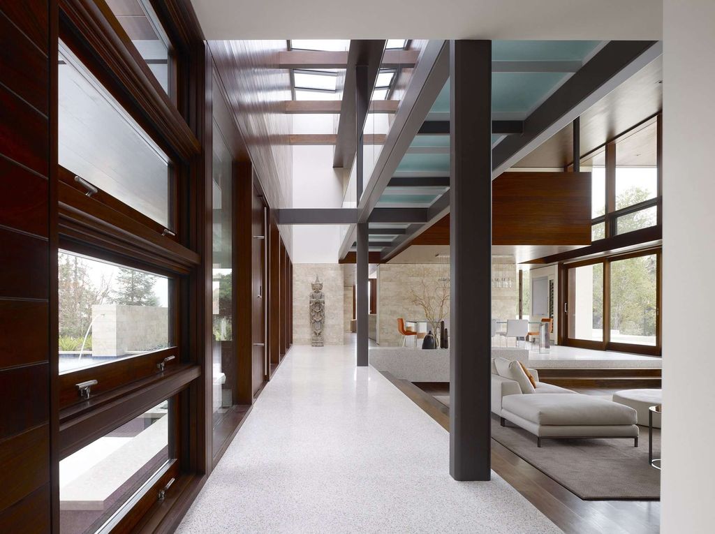 Oz Residence Features L-shape by SWATT + PARTNERS