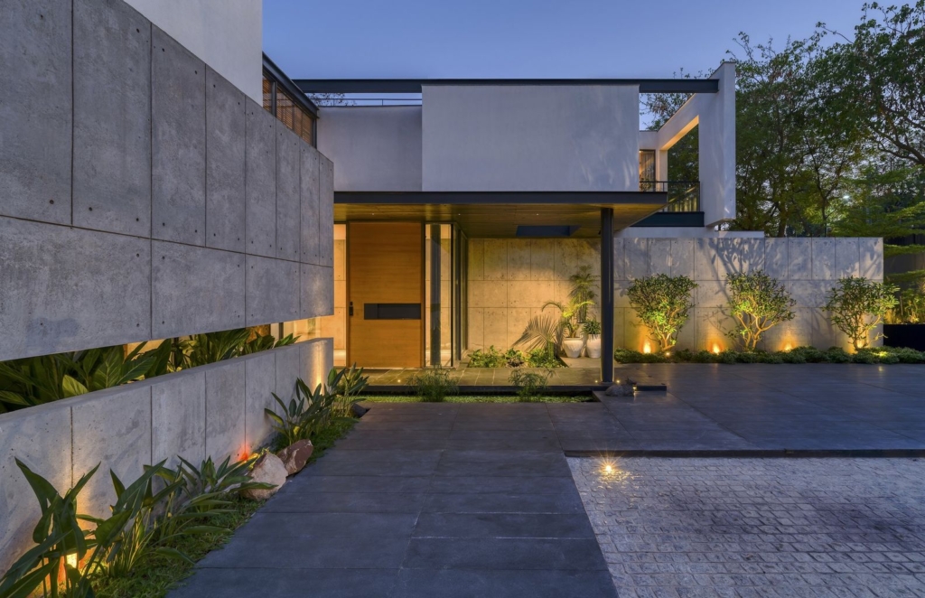 Planar House, Layered Monolithic Volumes by DADA Partners 9 Planar House Layered Monolithic Volumes by DADA Partners 14 1