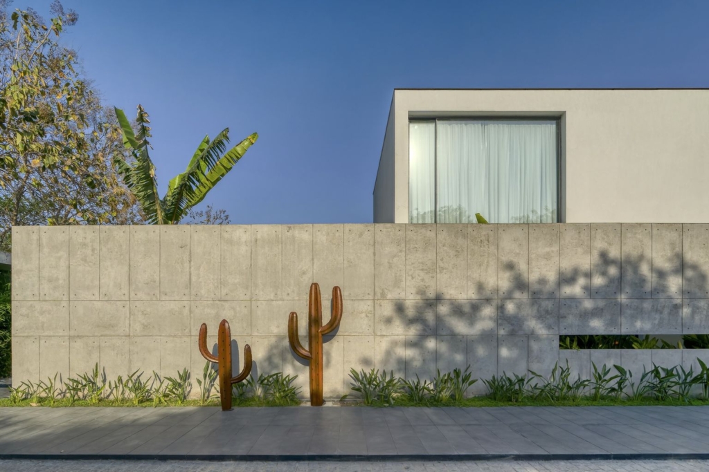 Planar House, Layered Monolithic Volumes by DADA Partners 13 Planar House, Layered Monolithic Volumes by DADA Partners