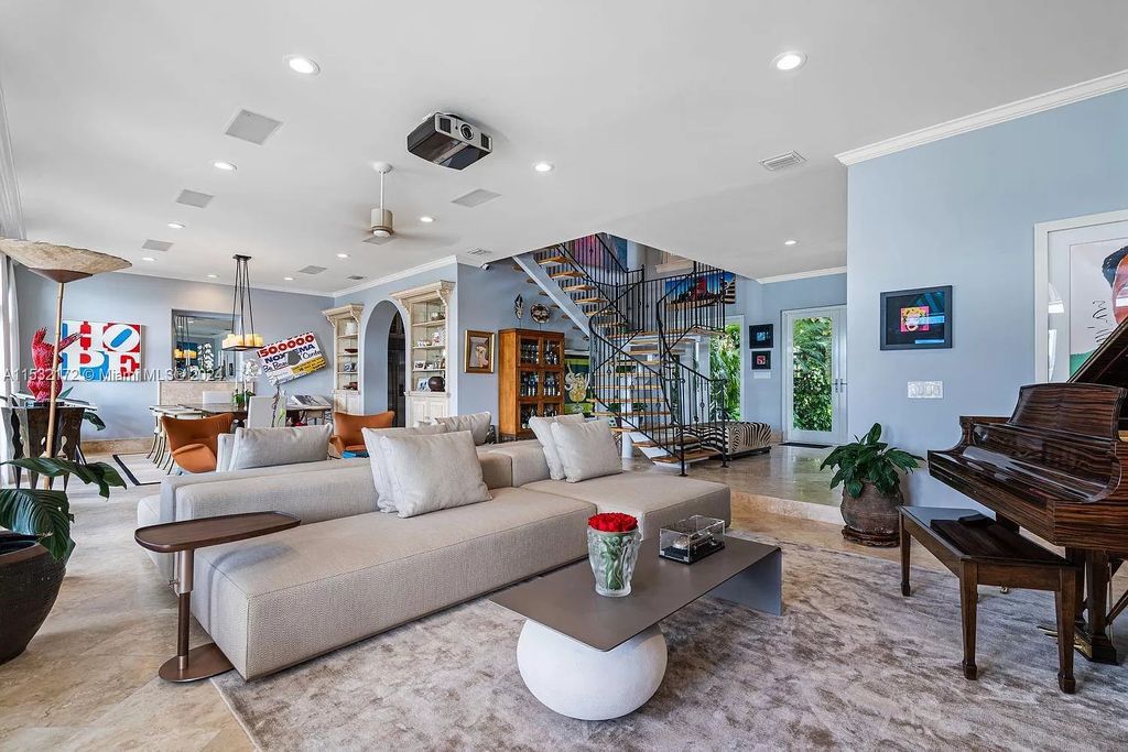 Explore a unique opportunity on the Venetian Islands with this expansive corner lot at 814 W Di Lido Dr, Miami Beach.