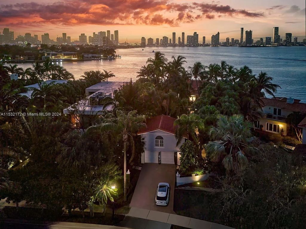 Explore a unique opportunity on the Venetian Islands with this expansive corner lot at 814 W Di Lido Dr, Miami Beach.