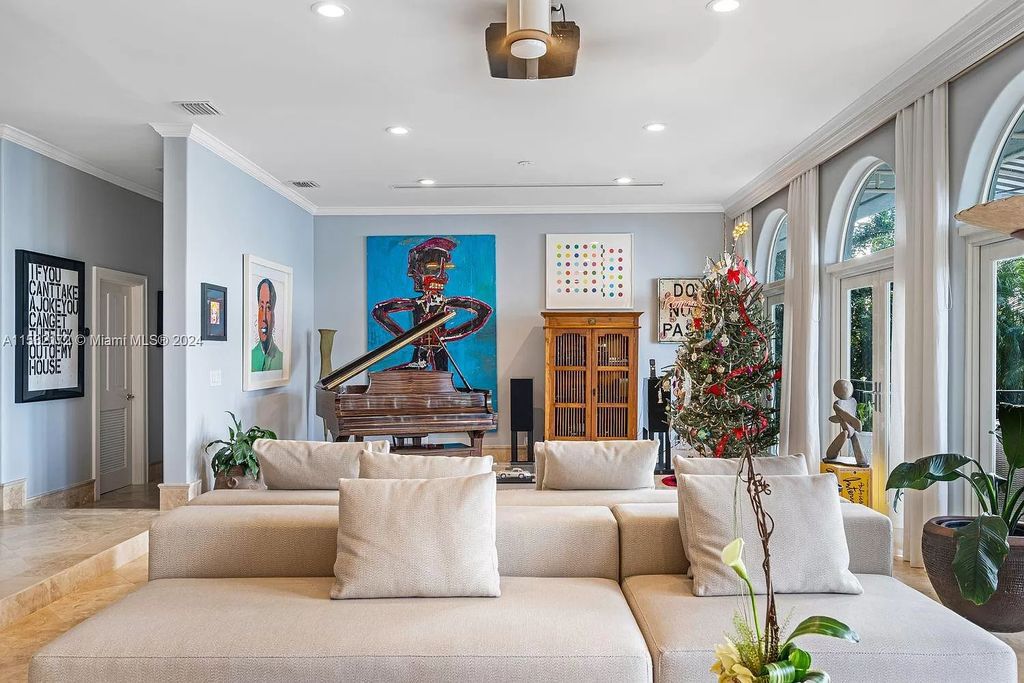 Explore a unique opportunity on the Venetian Islands with this expansive corner lot at 814 W Di Lido Dr, Miami Beach.
