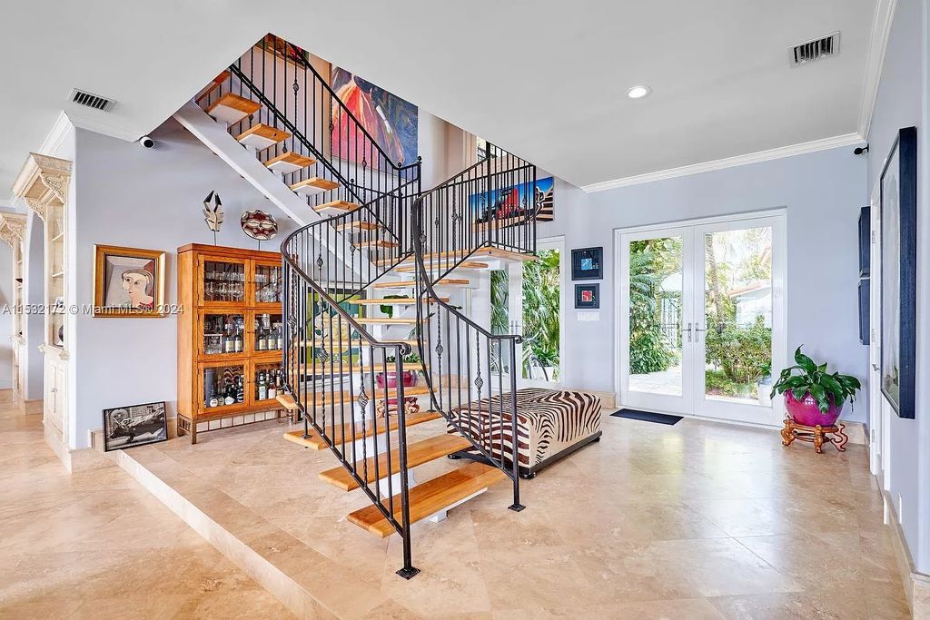 Explore a unique opportunity on the Venetian Islands with this expansive corner lot at 814 W Di Lido Dr, Miami Beach.
