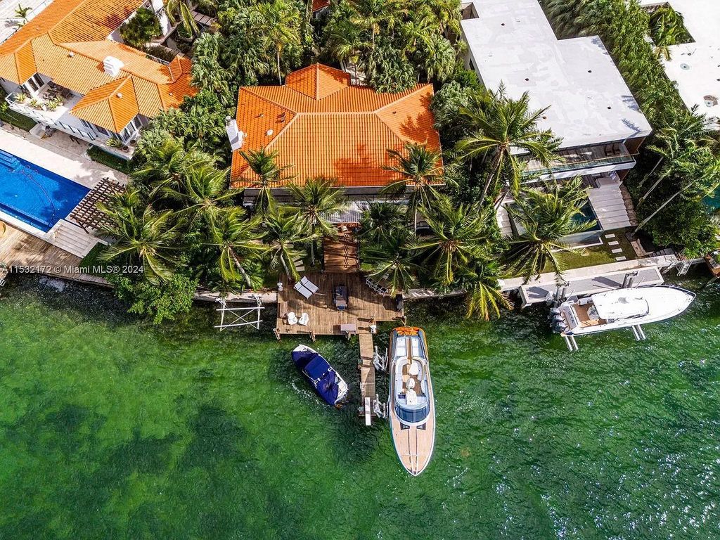 Explore a unique opportunity on the Venetian Islands with this expansive corner lot at 814 W Di Lido Dr, Miami Beach.