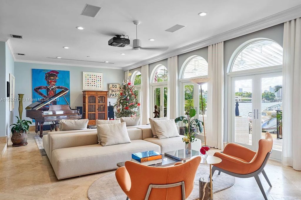 Explore a unique opportunity on the Venetian Islands with this expansive corner lot at 814 W Di Lido Dr, Miami Beach.