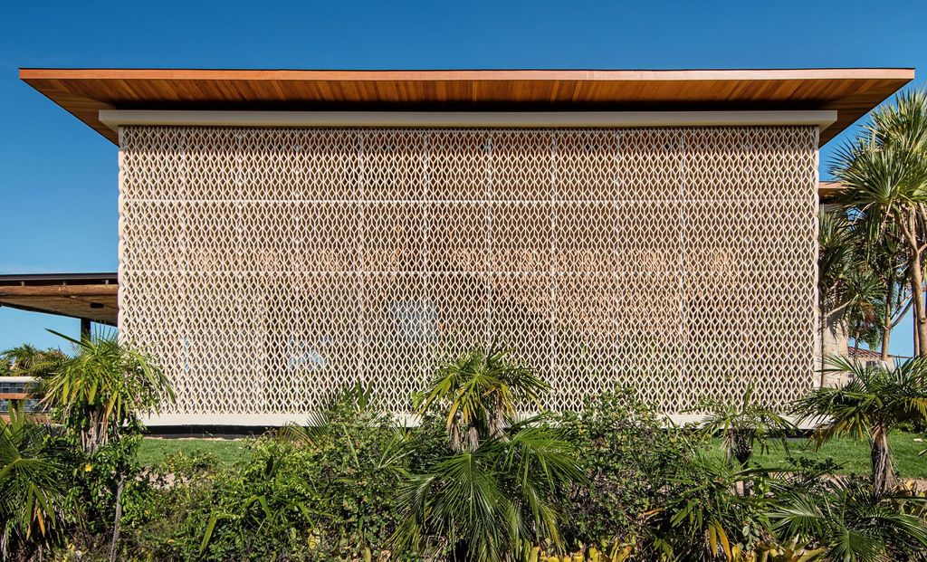 Rendada House, A Coastal Haven by Milcent Arquitetura