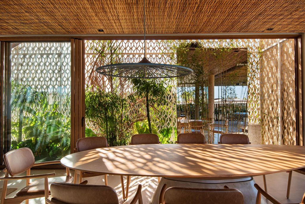 Rendada House A Coastal Haven by Milcent Arquitetura 15