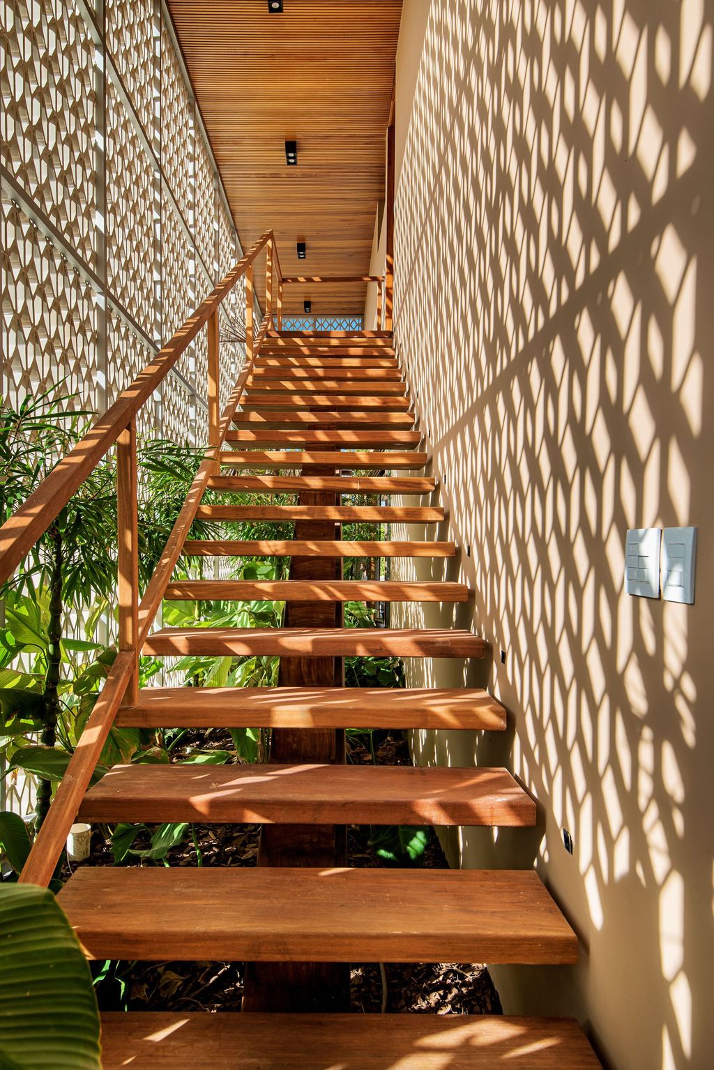 Rendada House, A Coastal Haven by Milcent Arquitetura