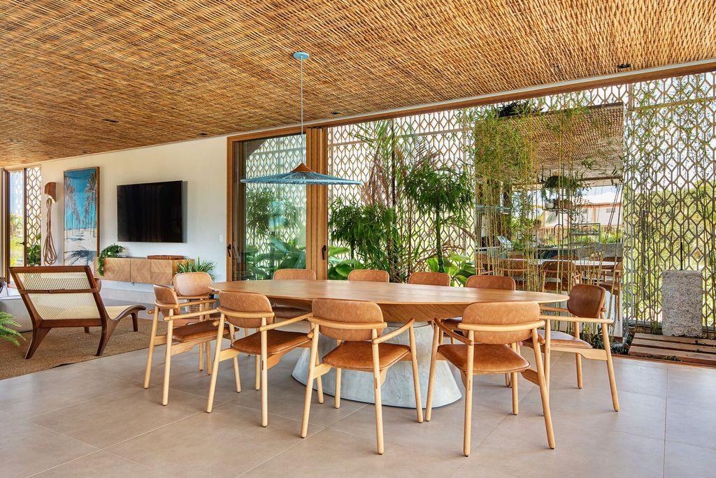Rendada House, A Coastal Haven by Milcent Arquitetura