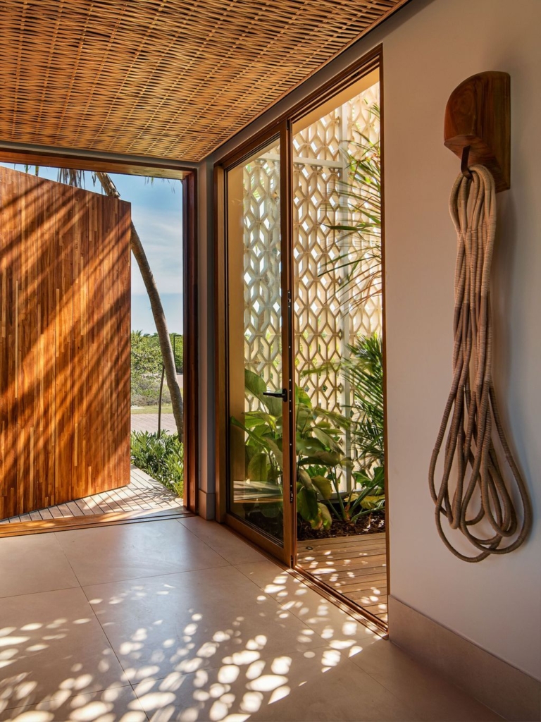 Rendada House A Coastal Haven by Milcent Arquitetura 9