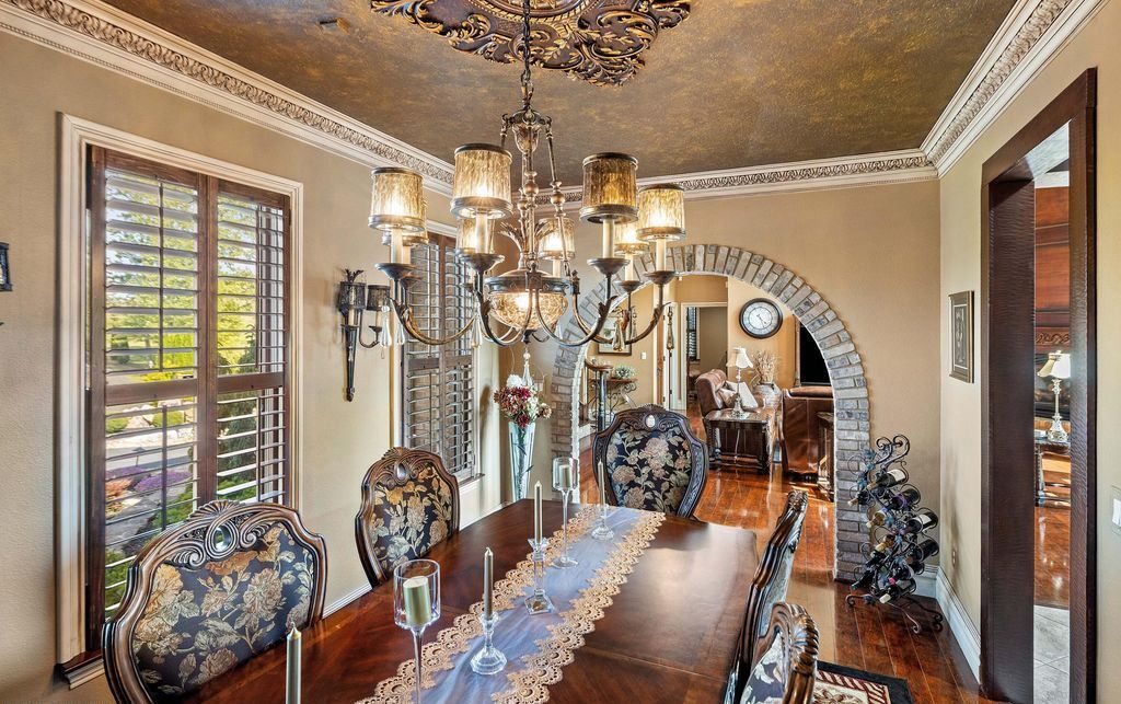 Serene Splendor Tennessee Waterfront Estate Offers Majestic Views for 2175000 12