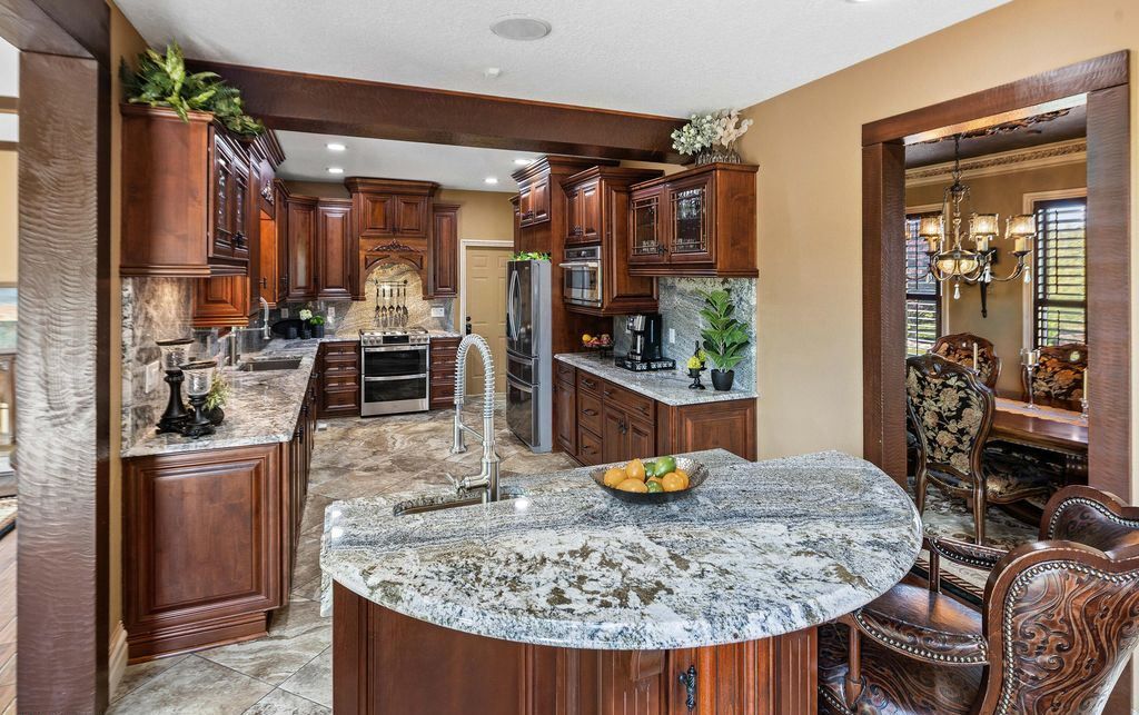 Serene Splendor Tennessee Waterfront Estate Offers Majestic Views for 2175000 14