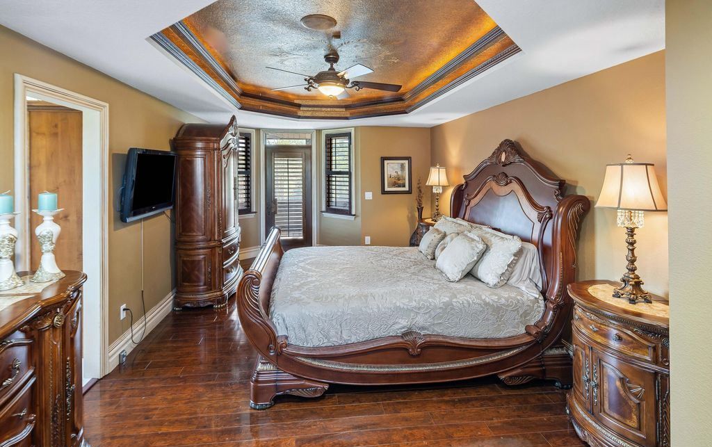 Serene Splendor Tennessee Waterfront Estate Offers Majestic Views for 2175000 22