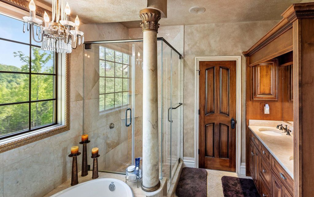 Serene Splendor Tennessee Waterfront Estate Offers Majestic Views for 2175000 24