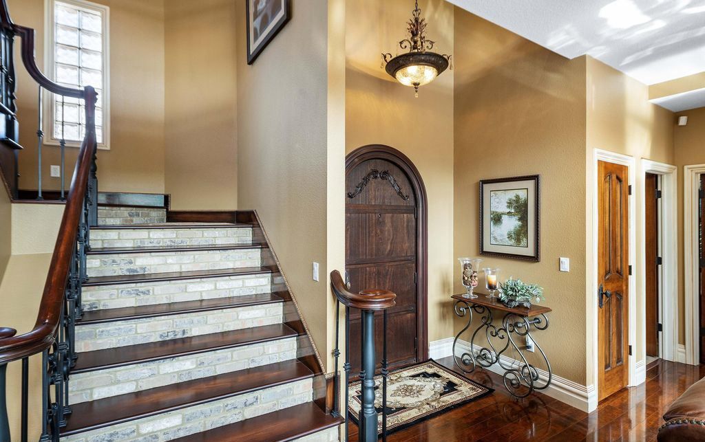 Serene Splendor Tennessee Waterfront Estate Offers Majestic Views for 2175000 27