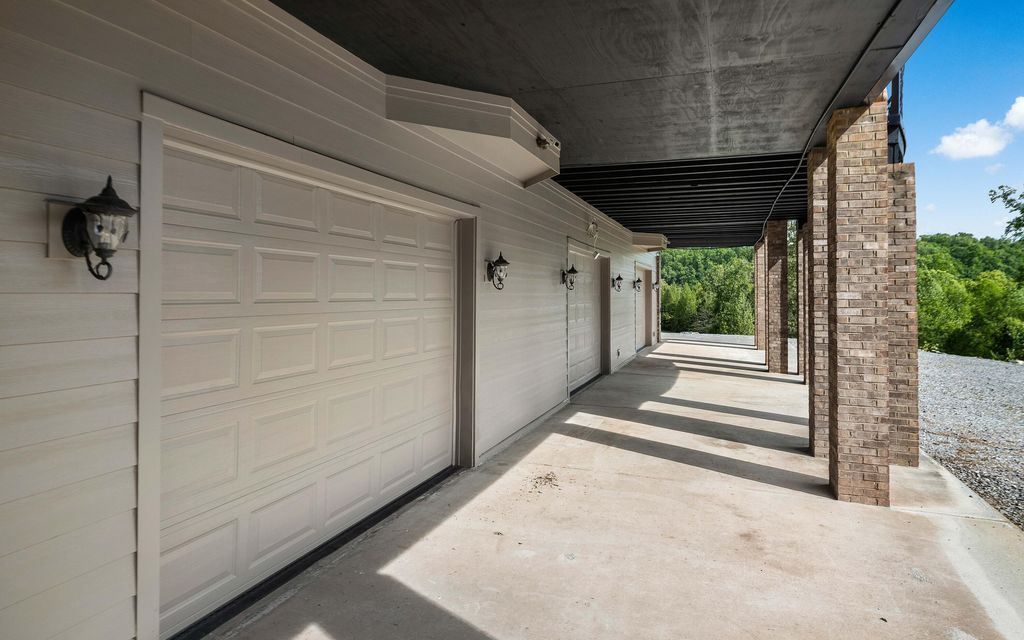 Serene Splendor Tennessee Waterfront Estate Offers Majestic Views for 2175000 42
