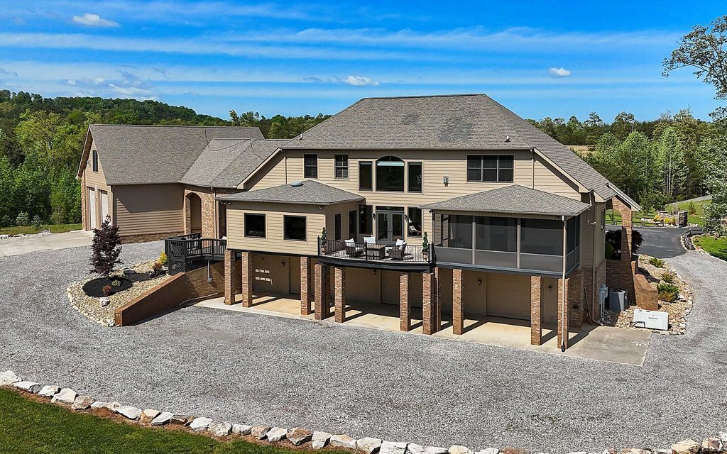 Serene Splendor Tennessee Waterfront Estate Offers Majestic Views for 2175000 43