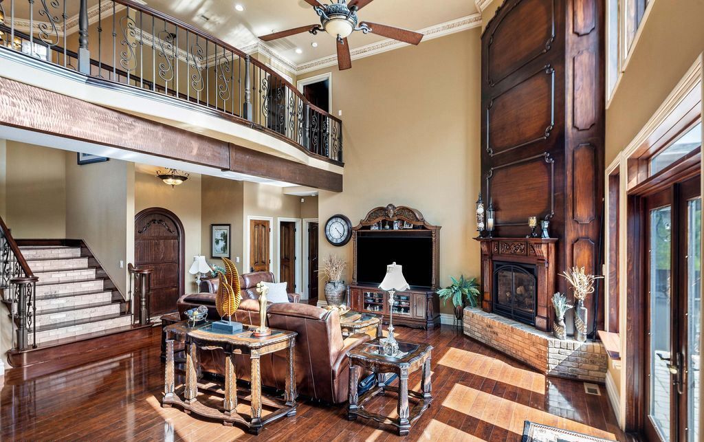 Serene Splendor Tennessee Waterfront Estate Offers Majestic Views for 2175000 9