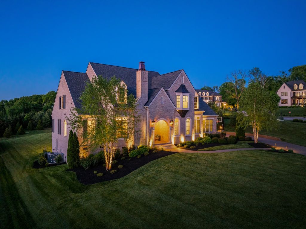 Sophisticated Tennessee Residence Perfect for Effortless Entertaining Priced at 2.275 Million 2