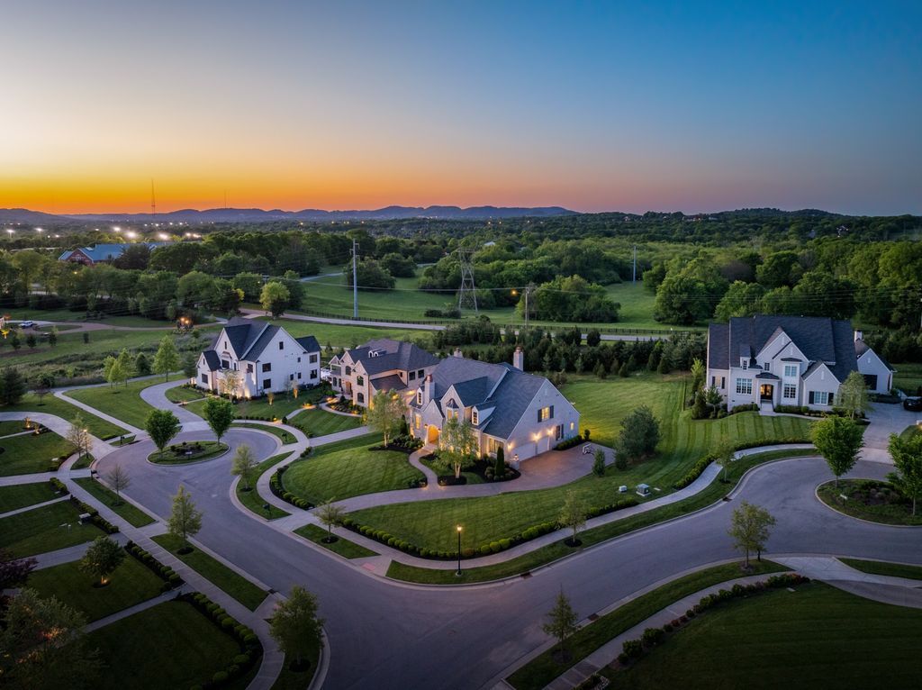 Sophisticated Tennessee Residence Perfect for Effortless Entertaining Priced at 2.275 Million 4