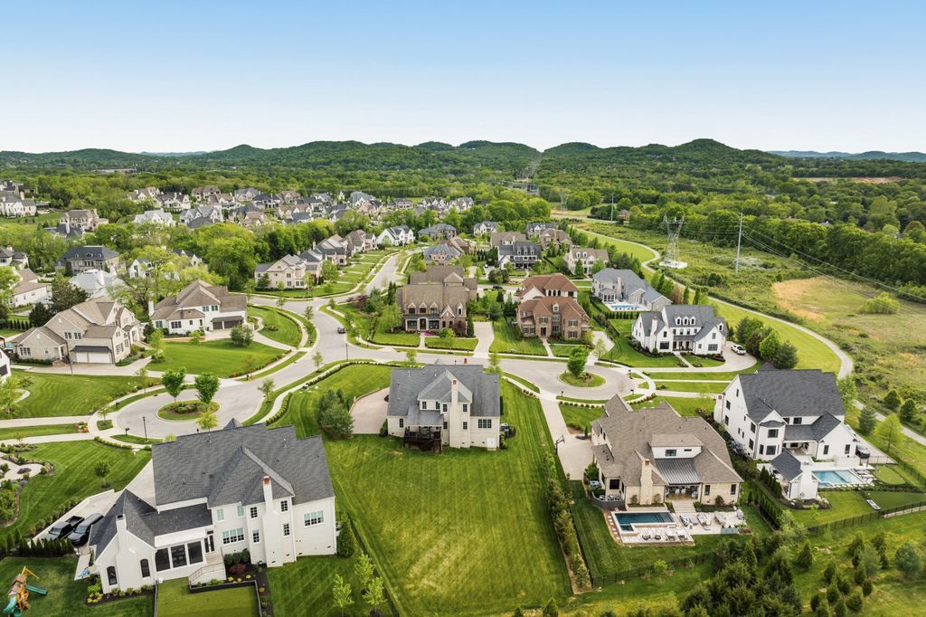 Sophisticated Tennessee Residence Perfect for Effortless Entertaining Priced at 2.275 Million 51