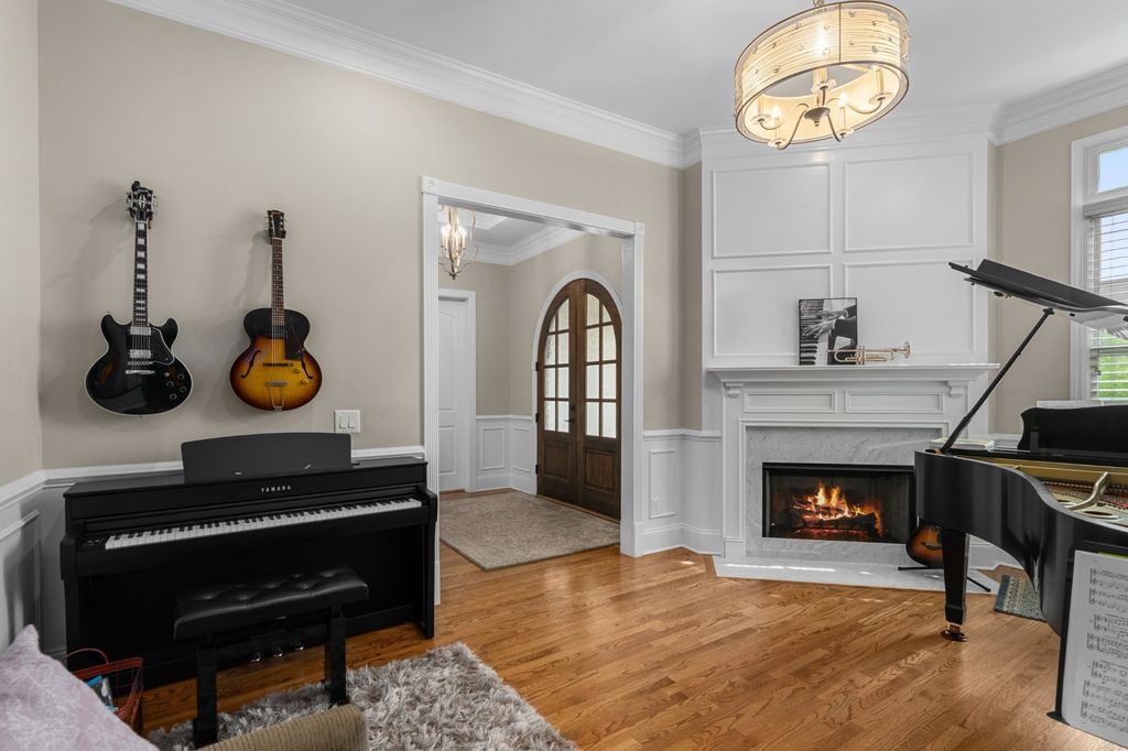 Sophisticated Tennessee Residence Perfect for Effortless Entertaining Priced at 2.275 Million 9