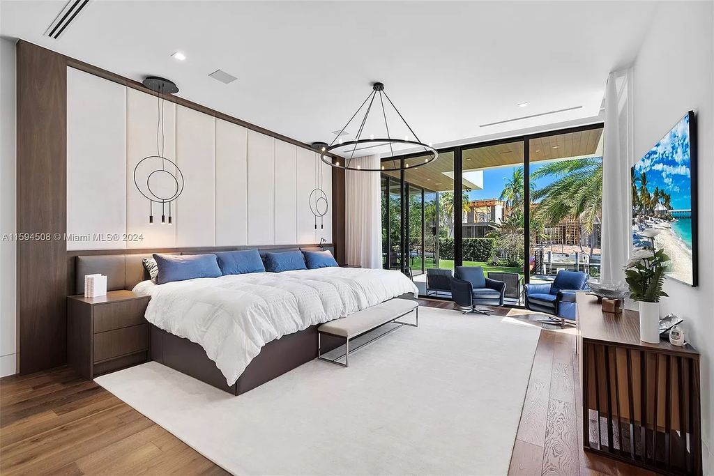 Welcome to 298 W Key Palm Rd, a spectacular newly built waterfront estate by SRD Building Corp. Located in Boca Raton's prestigious Royal Palm Yacht & Country Club, this luxurious home offers over 11,471 square feet of living space on a 26,728 square feet lot.