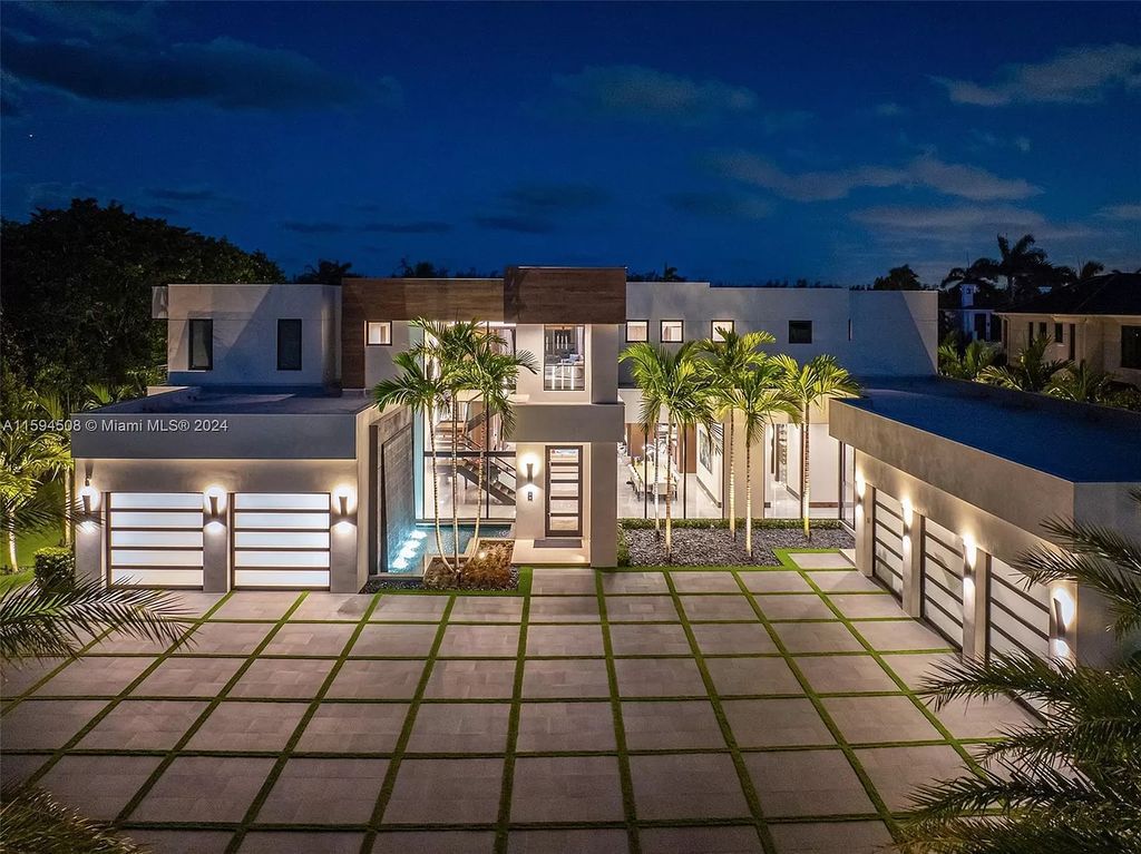 Welcome to 298 W Key Palm Rd, a spectacular newly built waterfront estate by SRD Building Corp. Located in Boca Raton's prestigious Royal Palm Yacht & Country Club, this luxurious home offers over 11,471 square feet of living space on a 26,728 square feet lot.