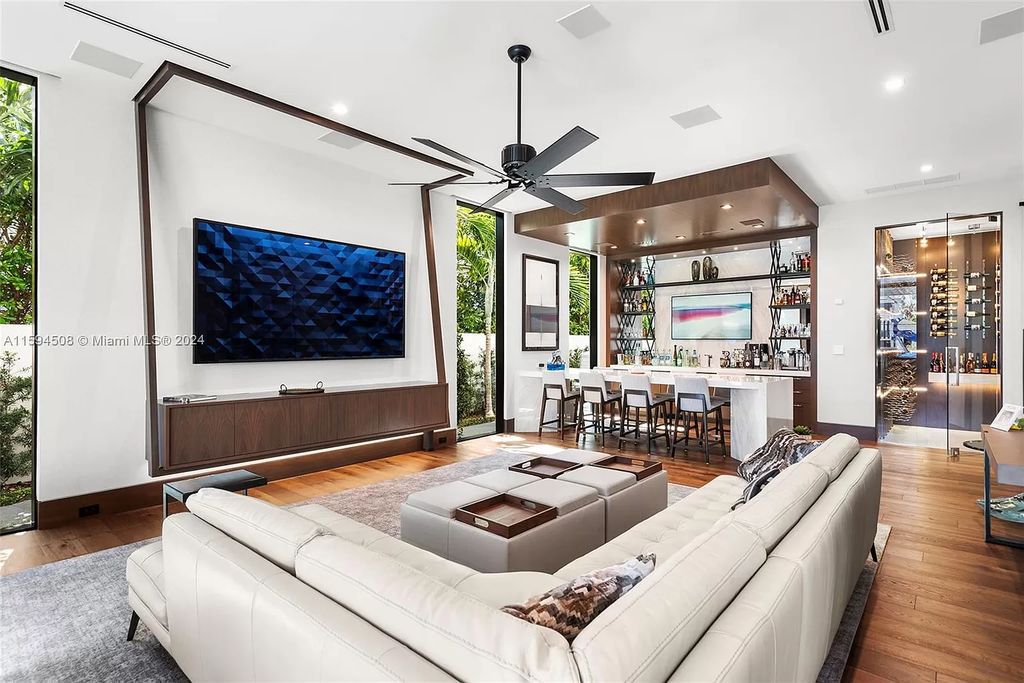 Welcome to 298 W Key Palm Rd, a spectacular newly built waterfront estate by SRD Building Corp. Located in Boca Raton's prestigious Royal Palm Yacht & Country Club, this luxurious home offers over 11,471 square feet of living space on a 26,728 square feet lot.